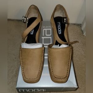 Moda Women's Size 10M Good Used Condition 2 Inch Heel